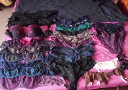 Lingerie f�minine d�j� port�e