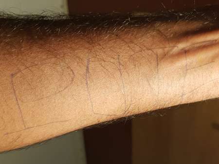  Puttana attend son collier {de chien} ...