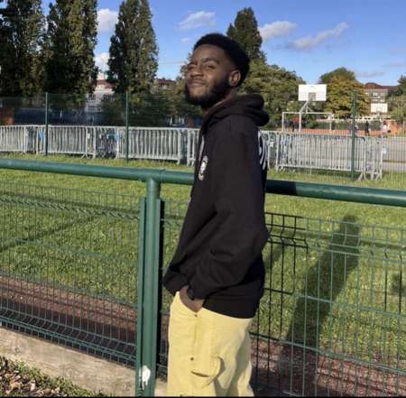 Jeune homme en qu�te de plaisir a partager.