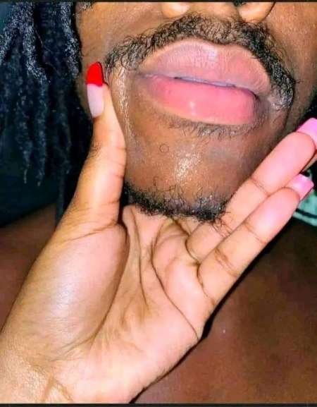  Homme black discret et re�ois