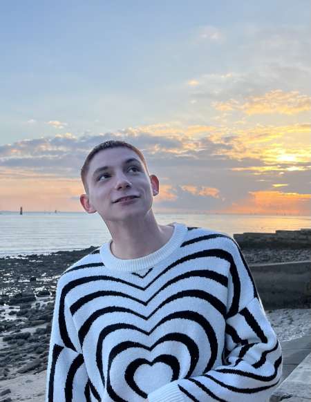 Recherche un mec pour des moments de plaisir.