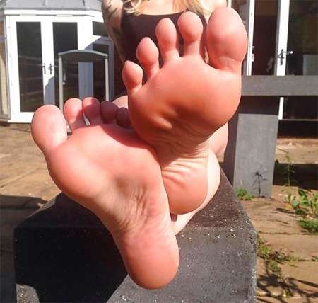  Jh 24 ans cherche pieds � l�cher