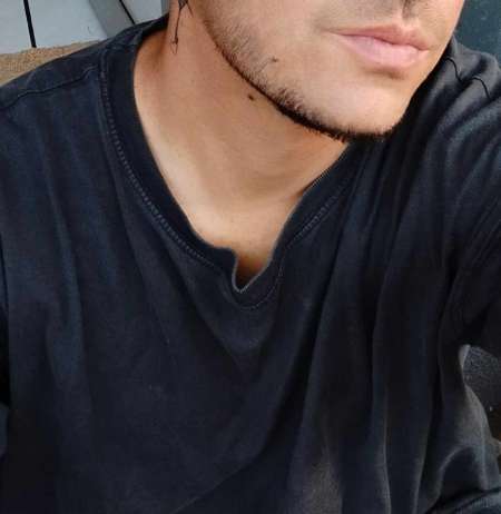 Doux jeune homme pour femme