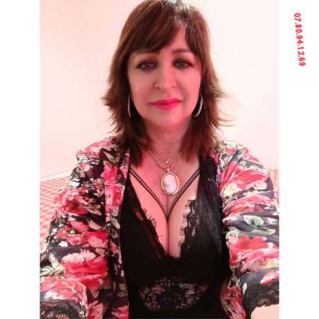 Fraiche dame francaise brune