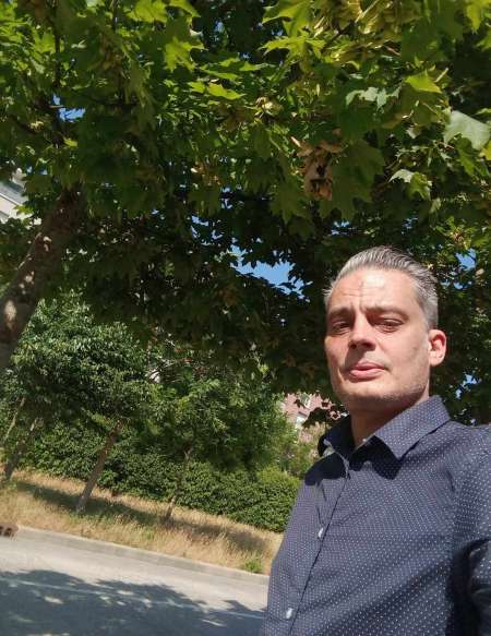 recherche une Femme � la poitrine tr�s g�n�reuse