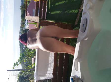 Femme a groupe de m�le