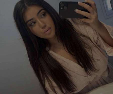 Petite garce cherche son sans cervelle