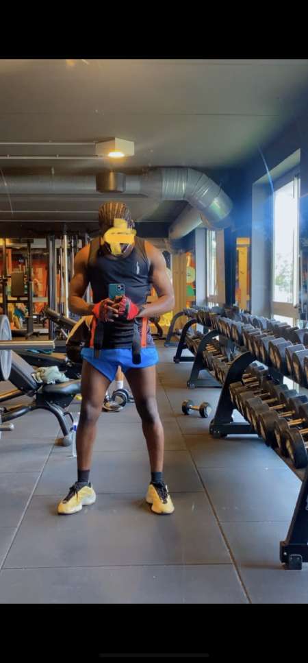  Black disponible pour femmes pour un bon moment