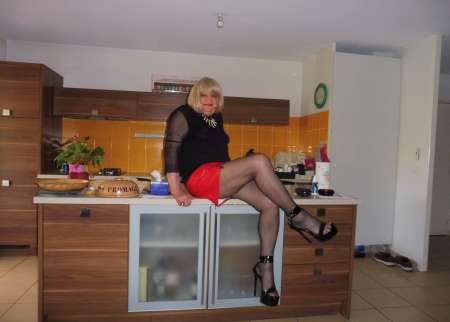 Homme travesti sur bordeaux