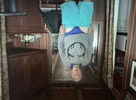 Aime m�exhiber en slip ou � poil avec prise de pho