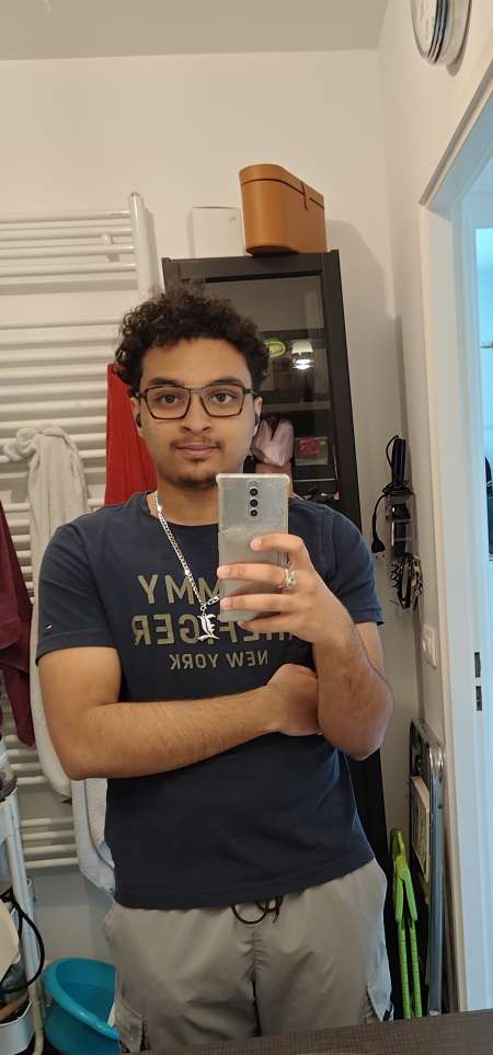 Jeune cherche une femme milf pour plan