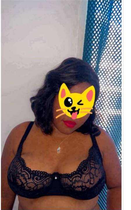 Femme ronde sensuelle