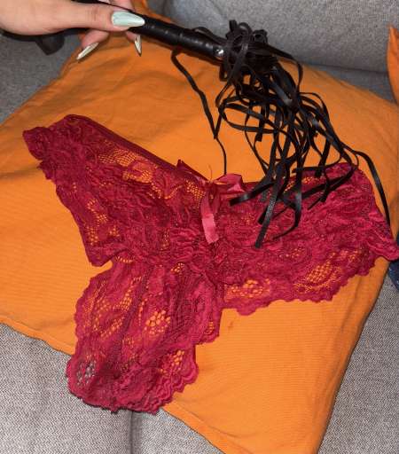  Photos de pieds, culottes portes et chaussettes