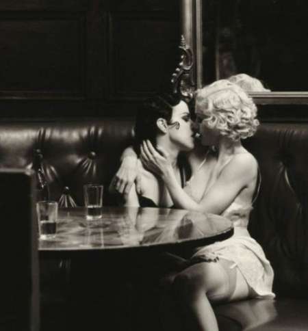  Uniquement entre Femmes