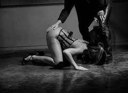 Dominant �duque jeune femme