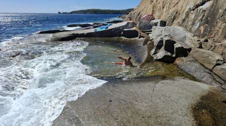 Beau mec cherche 2 ou 3 copines