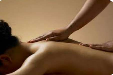 Massage naturiste sensuel avec huiles bio neutres