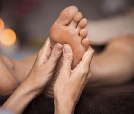 Passion pr masser les pieds d'une F m�re