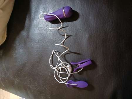 Recherche femme pour lui caresser les seins