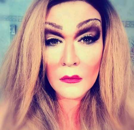  Julia transgenre re�ois dans maison discr�te