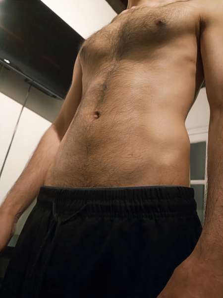 Escort boy re�oit et se deplace