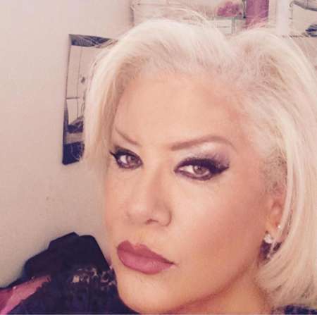 Superbe dame blonde mature plantureuse