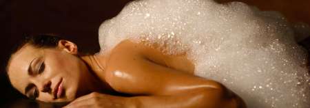 Massage � l'eau savonneuse pour femme