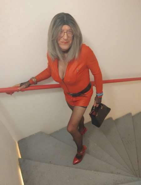 Jolie TRAV sexy m�re pour HOM