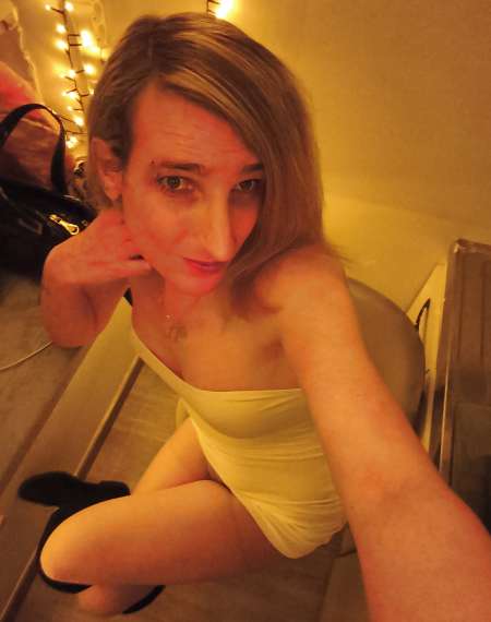 Femme trans fine grande avec de tr�s jolies courbe