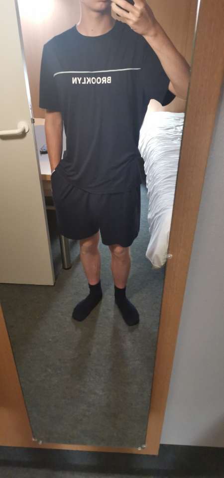 JH 20 ans puceau a envie de d�couvrir