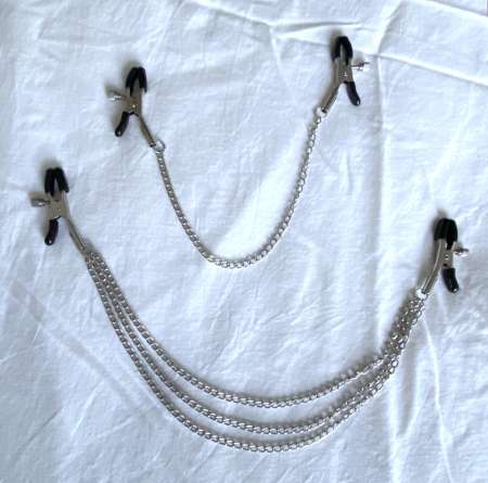 Pinces t�tons avec cha�nette - 2 mod�les