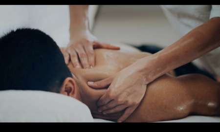 Masseuse naturiste �rotique