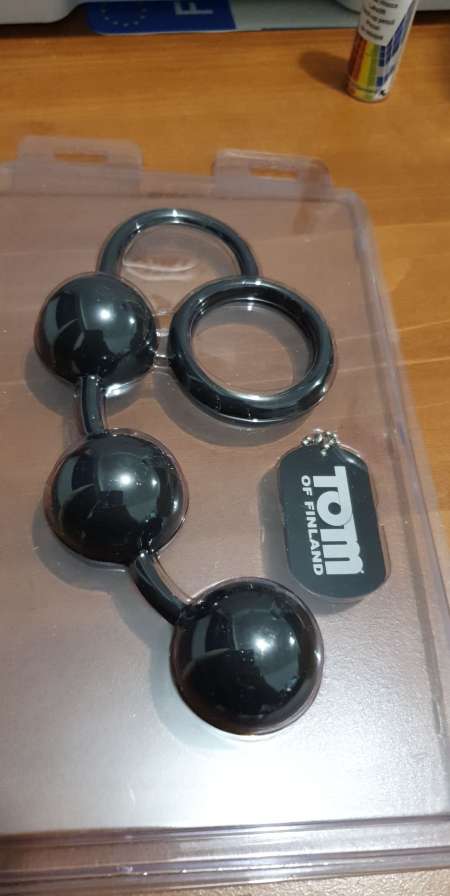 Anneau cockring avec boules anal lest�es