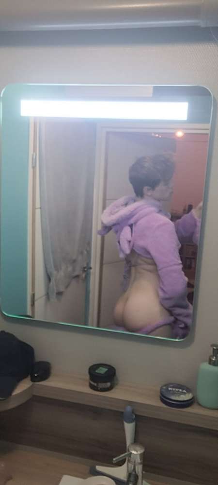 Jeune Femboy cherche homme ou femme