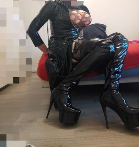 A METZ Olivia Travesti X Fetish Massage Hot 7 / 7