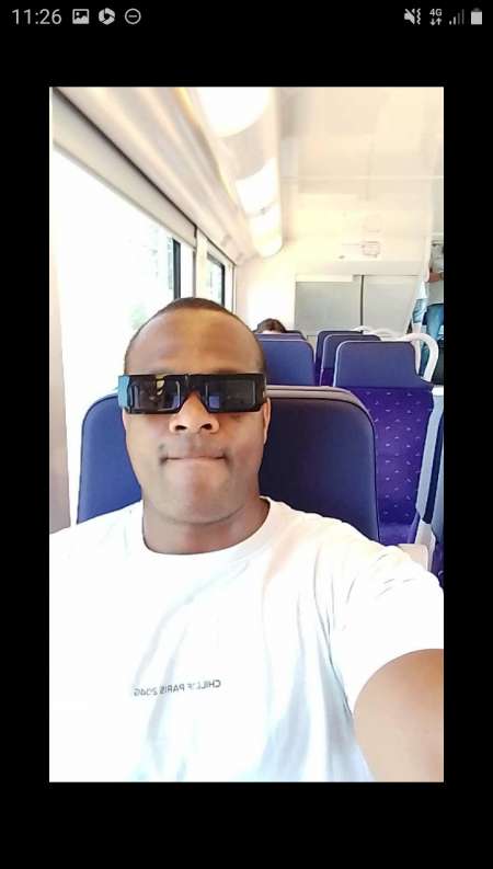 Jeun homme masseur sportif