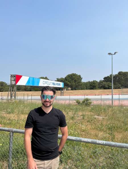 Jeune homme cherche une femme