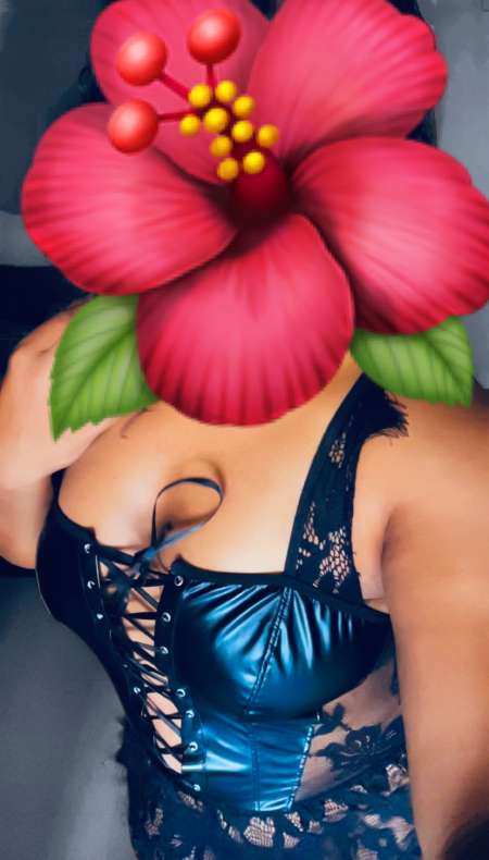 Esmeralda Massage Tantrique / Salon Hibiscus