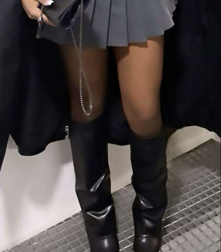 Dominatrice cherche moneyslave ou soumis