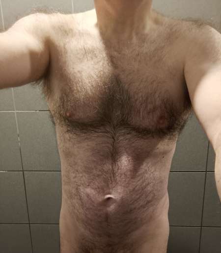 Homme mature sportif cherche masseuse naturiste