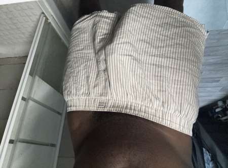 Homme black dispo pour moment de plaisir