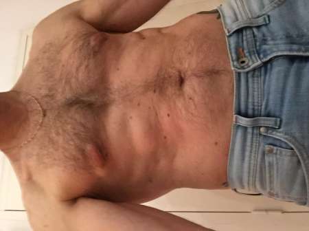 Homme de m�nage masseur naturiste