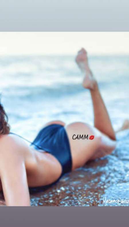 Jolie m�tropolitaine ce d�place uniquement