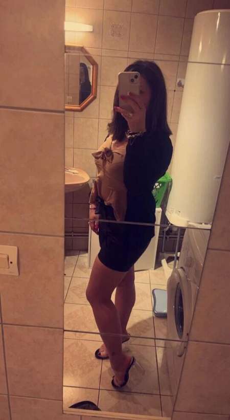 brunette mari�e pour H mur discret