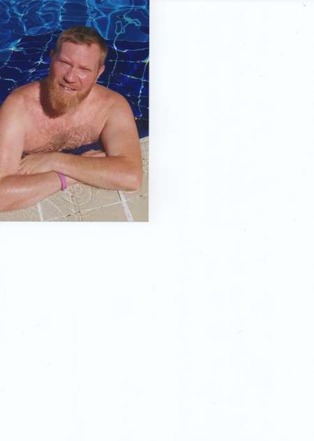 Homme pos� rech sa sexgirl dans le respect